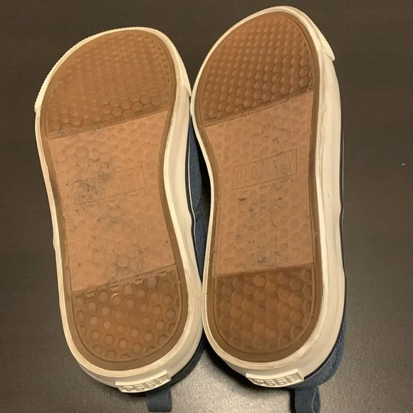 OLD NAVY Gender Neutral Slip-On Sneakers in Chambray - Picture 4 of 7